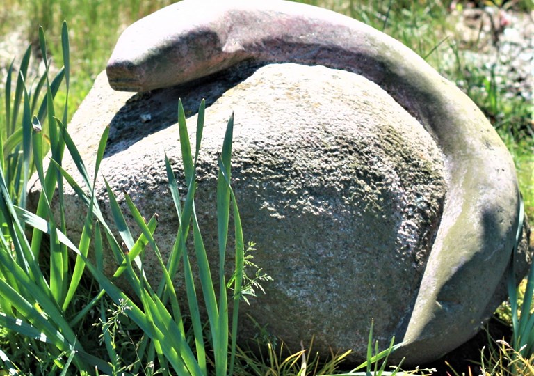 Slange på Sten er skabt af Thomas Klode.