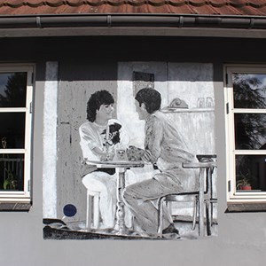 Billede af murmaleri fra Åsted. Denne viser et par, som spiser middag.